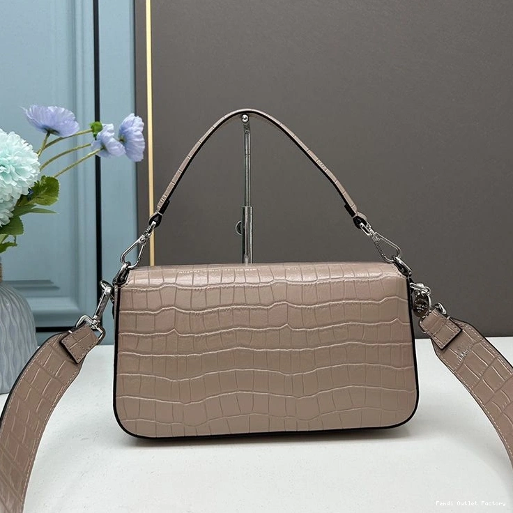 Vintage HOT Re-Edition Bag Medium Fendi Leather Crocodile Apricot Baguette In 0710